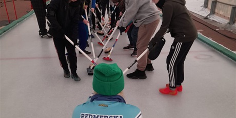 Powiększ grafikę: curling-415173.jpg