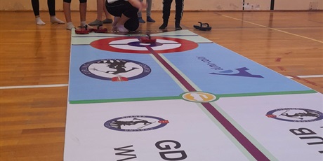 Powiększ grafikę: curling-w-klasach-iv-i-v-379247.jpg