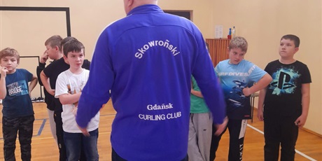 Powiększ grafikę: curling-w-klasach-iv-i-v-379248.jpg