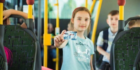 Przedłuż swojemu dziecku pakiet na bezpłatne przejazdy autobusami i tramwajami