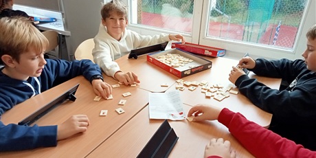 Powiększ grafikę: rummikub-w-szkole-471866.jpg