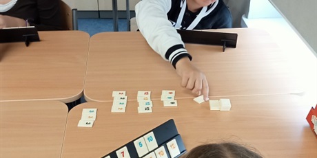 Powiększ grafikę: rummikub-w-szkole-471871.jpg