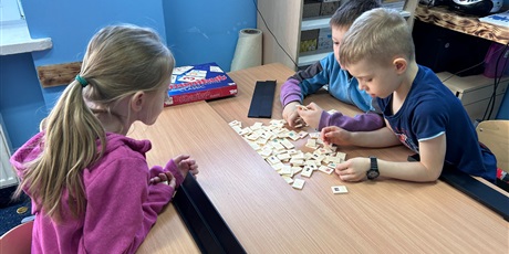 Powiększ grafikę: rummikub-w-szkole-498980.jpg