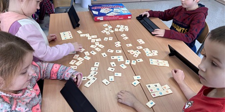 Powiększ grafikę: rummikub-w-szkole-498990.jpg