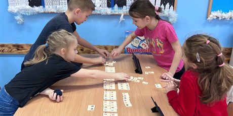 Powiększ grafikę: rummikub-w-szkole-498994.jpg