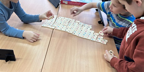 Powiększ grafikę: rummikub-w-szkole-498996.jpg